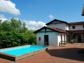Schoenes Ferienhaus in Dargun mit Pool